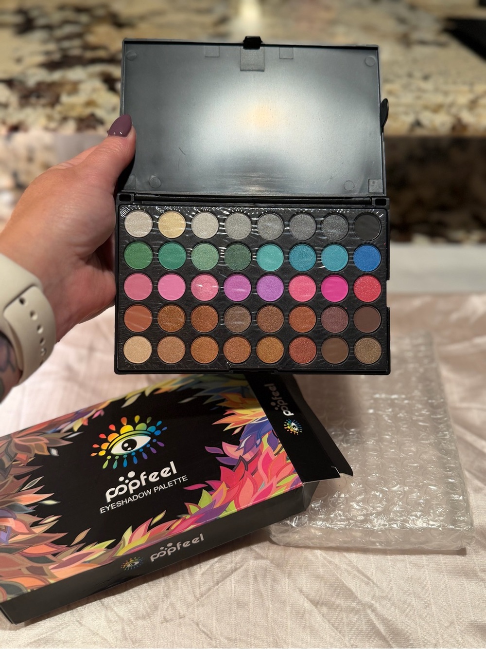 Popfeel Multicolor Eyeshadow Palette – Vibrant Greens, Pinks & Neutrals